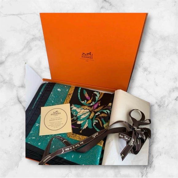 Hermes 100% Silk scarf, bird motif. Full inclusion. - Picture 5 of 12